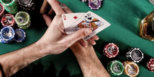 3 muuta keskeistä eroa Blackjackin ja pokerin pelaajien välillä